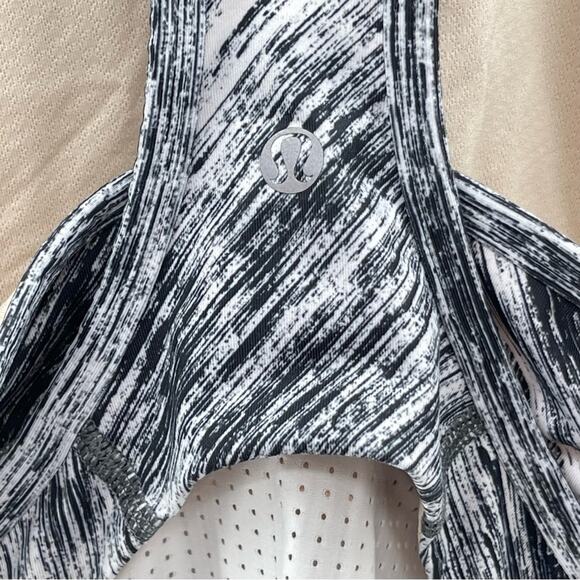 Lululemon Cool Racerback Heat Wave White Black Hip Length Sporty Tank Top Size 8 - Picture 8 of 9
